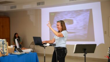 Nikki Schaefer apresenta um ultrassom ao vivo em 21 de abril de 2026 Imagem referente a matéria