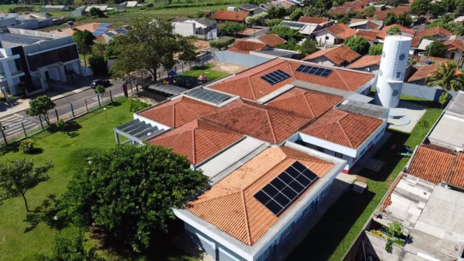 Escolas públicas do Paraná já estão recebendo sistemas de geração solar da Copel