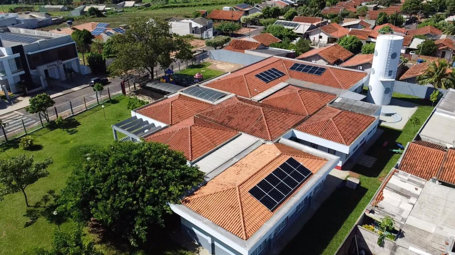 Escolas públicas do Paraná já estão recebendo sistemas de geração solar da Copel