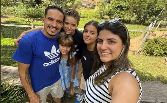 Robson é casado e pai de três filhos.