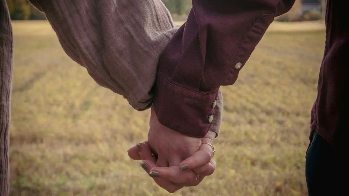 Casal juntos, após experiência com Deus.