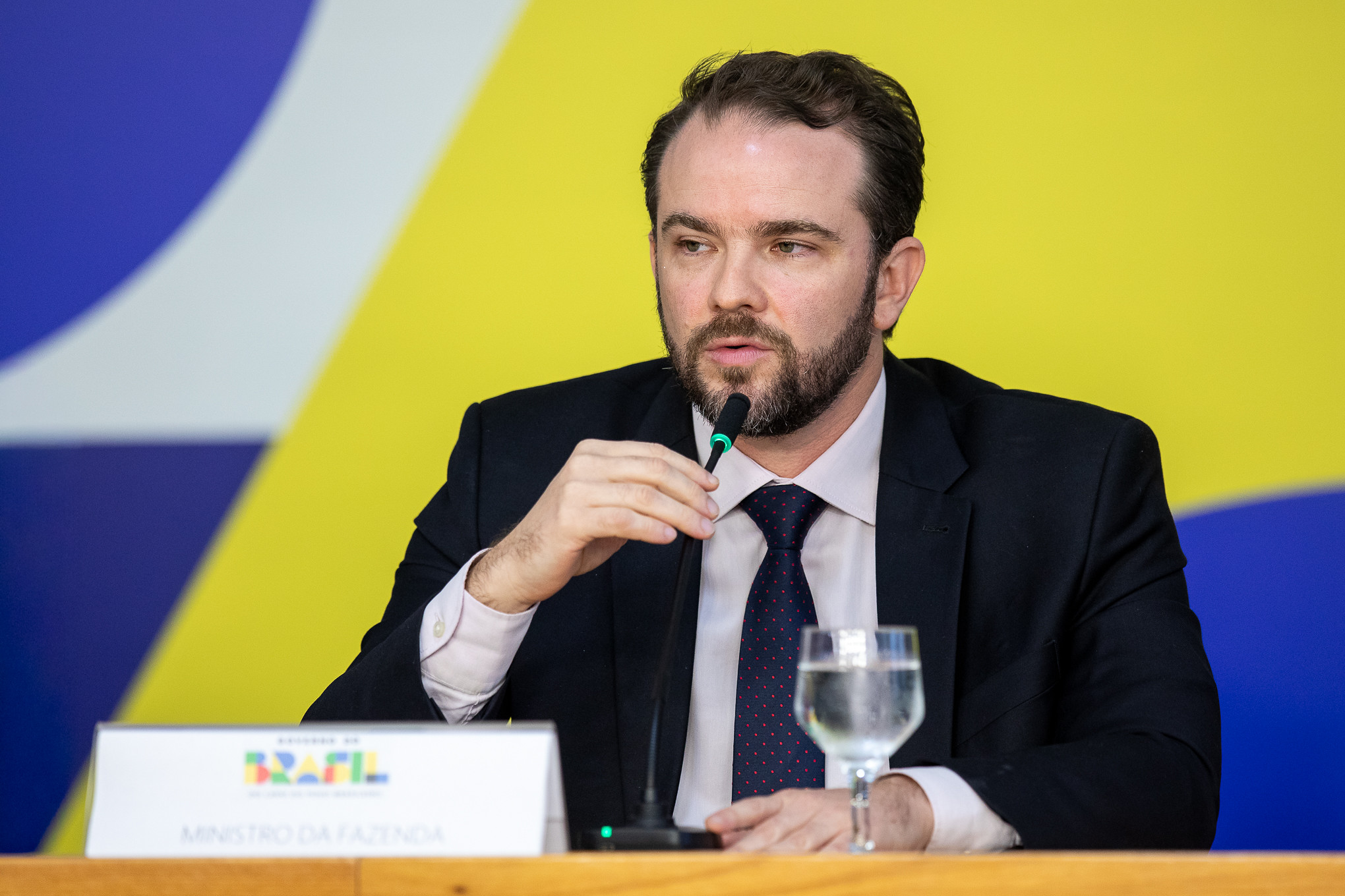 Ministro da Fazenda se reuniu com representantes dos maiores bancos do país para debater as regras do Desenrola 2.0.