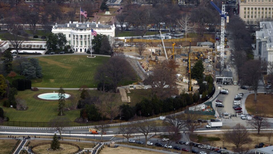 Republicanos defendem construção de salão de eventos na Casa Branca após ataque contra Trump