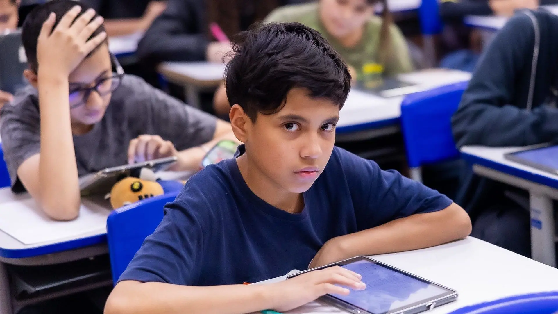 Uso de tecnologia em sala amplia o acompanhamento individual e contribui para melhores resultados de aprendizagem na rede estadual.