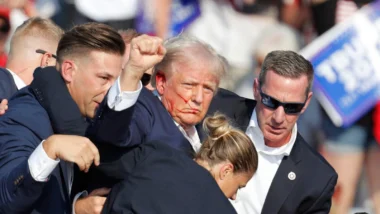 Donald Trump foi atingido de raspão durante comício em Butler, na Pensilvânia, em 2024.