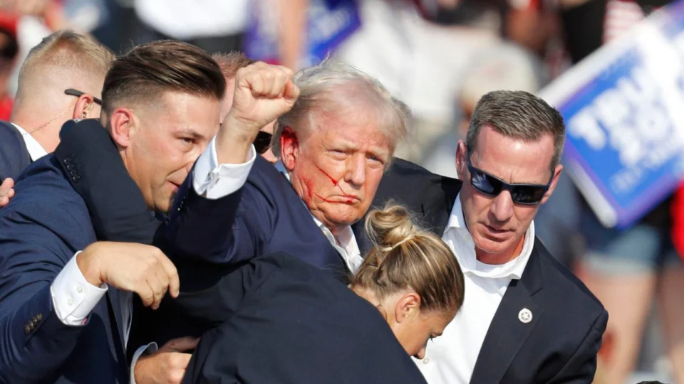Donald Trump foi atingido de raspão durante comício em Butler, na Pensilvânia, em 2024.