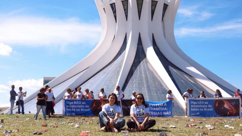 Representantes do ato também visitam nesta tarde os gabinetes de 45 senadores que ainda não manifestaram seu voto.
