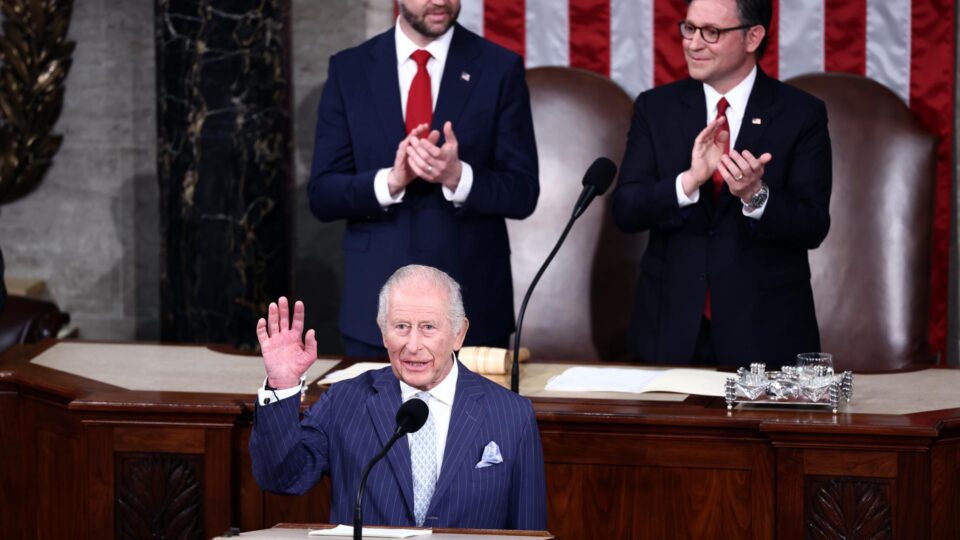 Rei Charles III condena atentado contra Trump e defende Otan em discurso nos EUA
