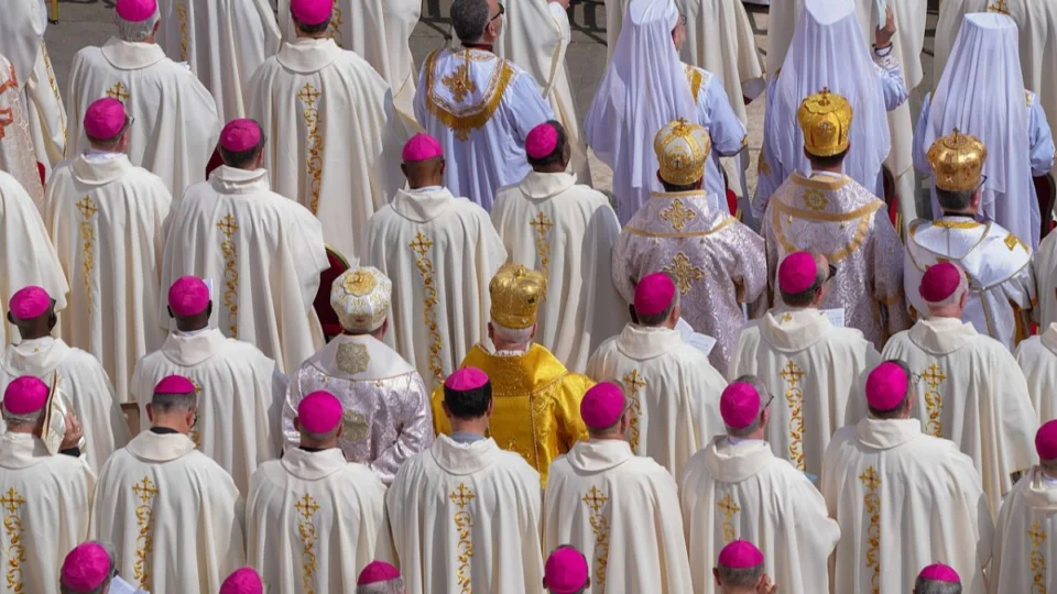 Diplomatas da Igreja reunidos.