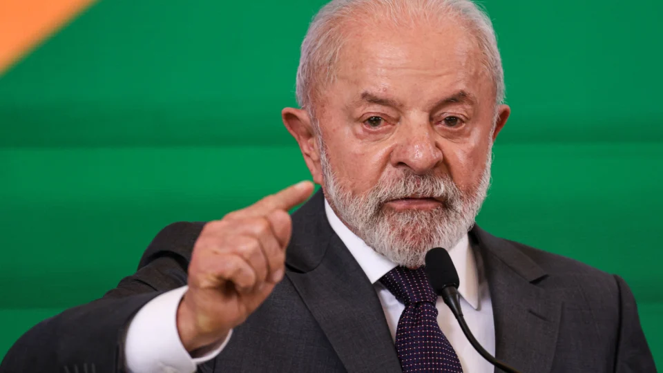 PF diz que investigava crime contra honra de Lula em abordagem por faixa com “ladrão”