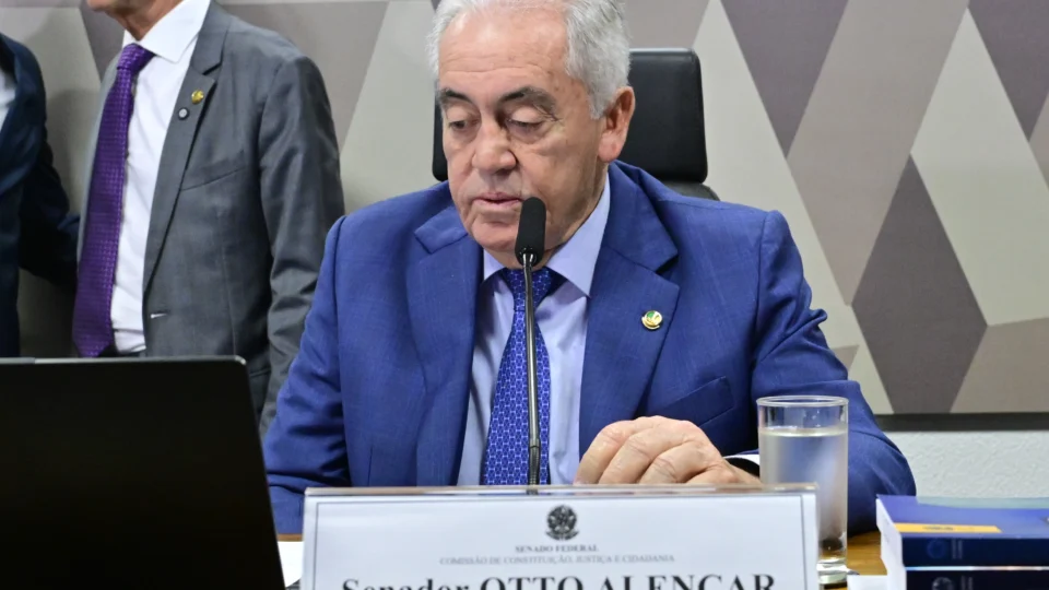 Parlamentar disse que pode determinar remoção do plenário em caso de "fala em voz alta"