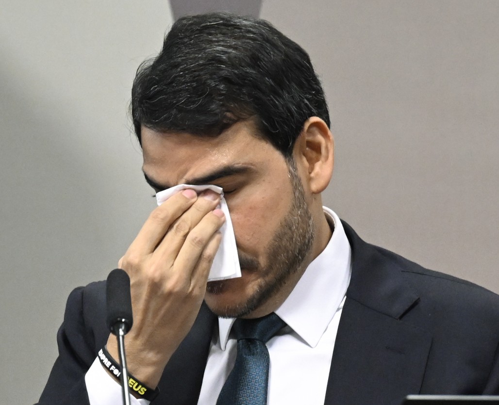 Messias chora em sabatina e ganha abraço de deputado da oposição; veja o vídeo