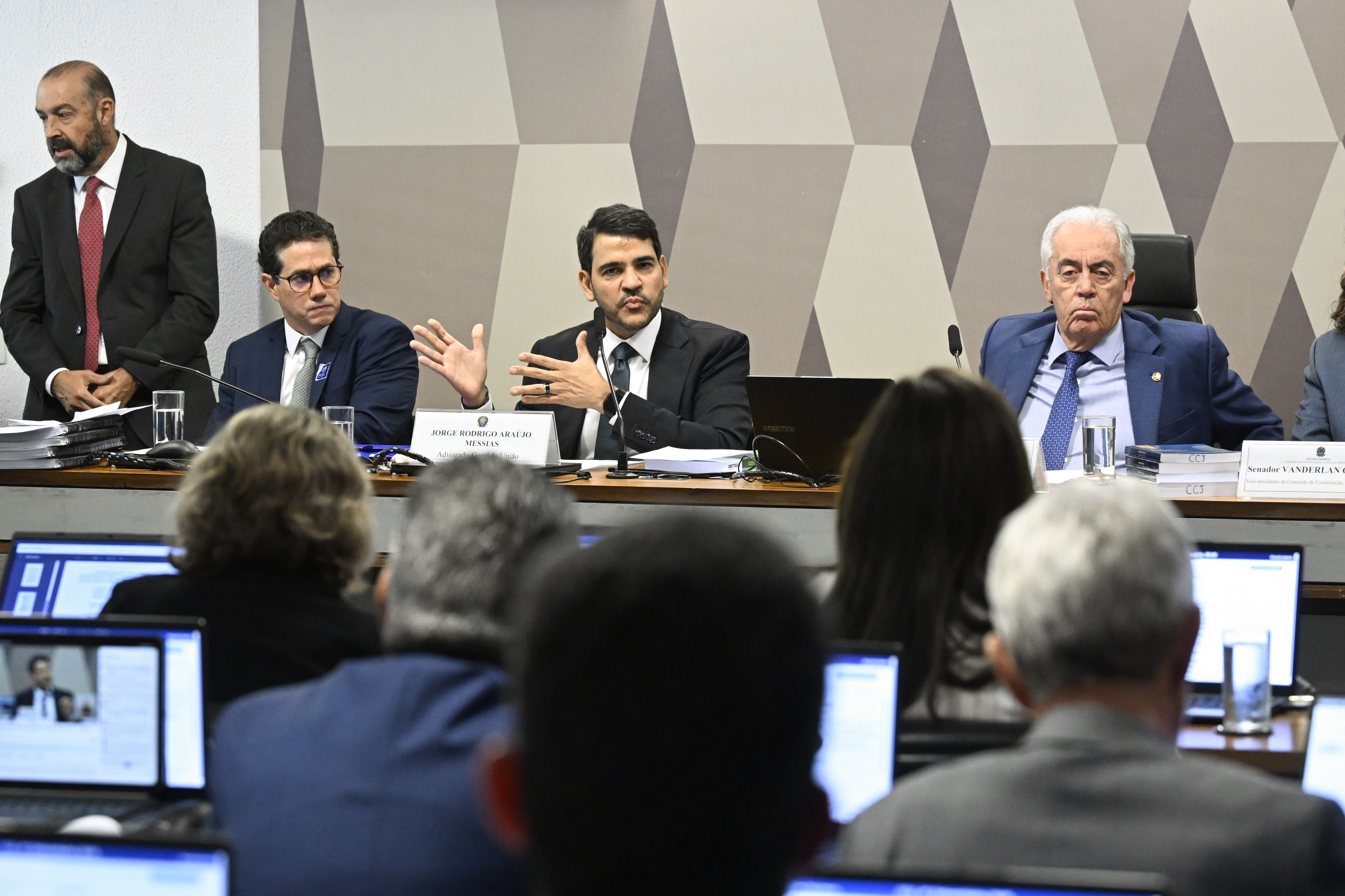 Os 7 momentos mais polêmicos da sabatina de Jorge Messias; vídeos