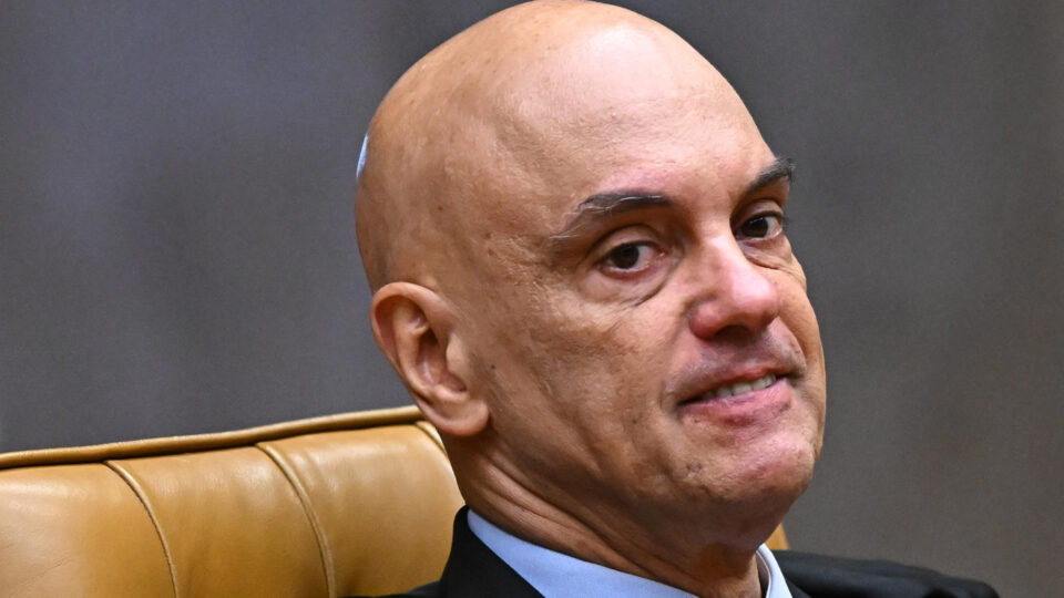Moraes ignora pedido de cirurgia de Bolsonaro, que espera há mais de uma semana