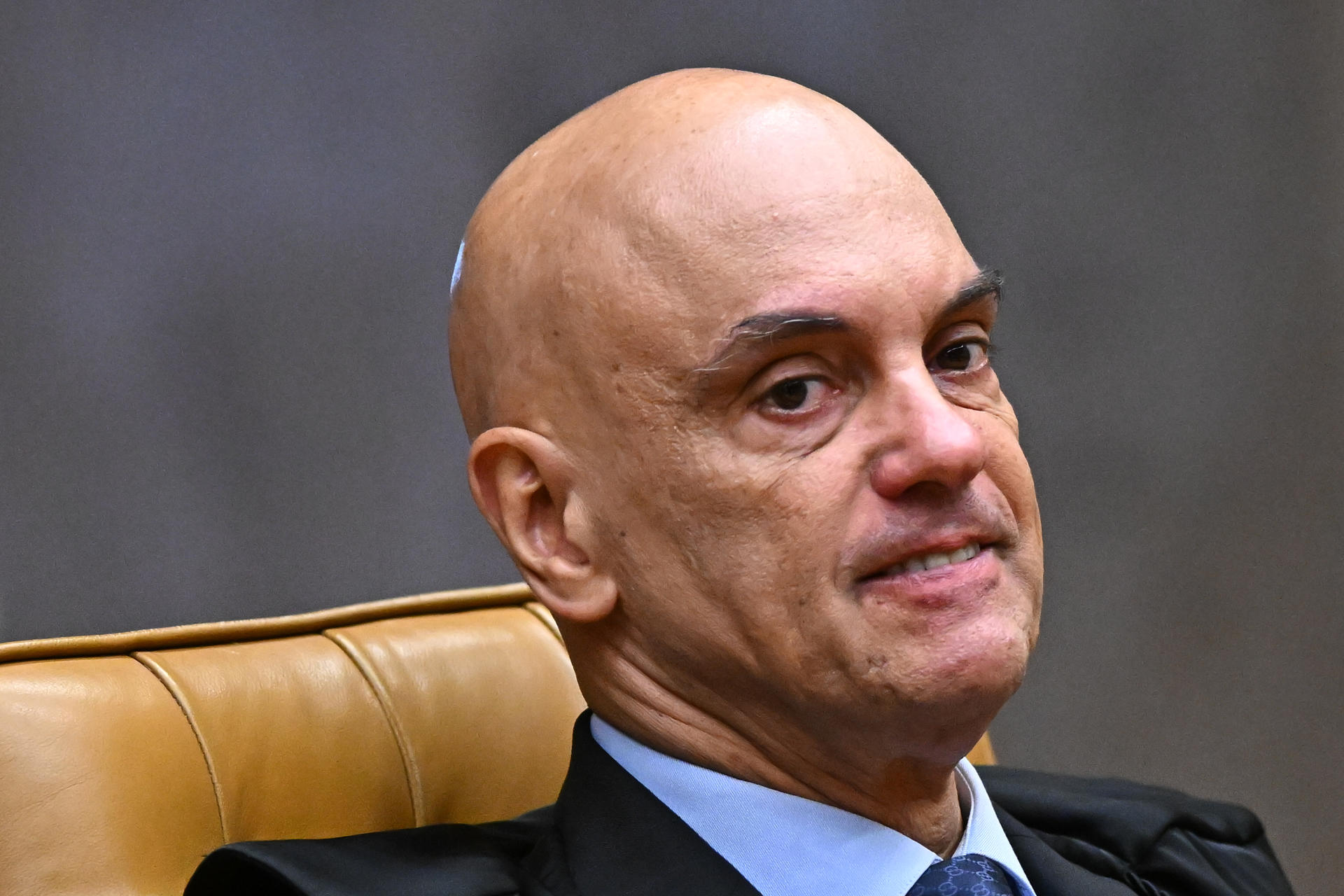 Moraes ignora pedido de cirurgia de Bolsonaro, que espera há mais de uma semana