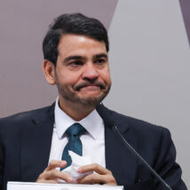Jorge Messias reage à derrota no Senado