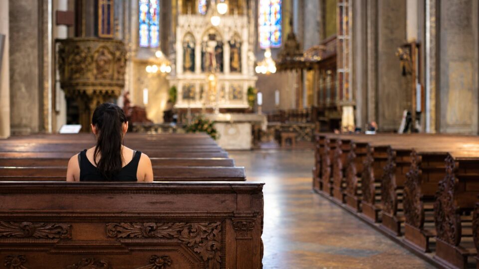 Pedidos de exorcismo explodem nos EUA e Igreja revela o que está por trás