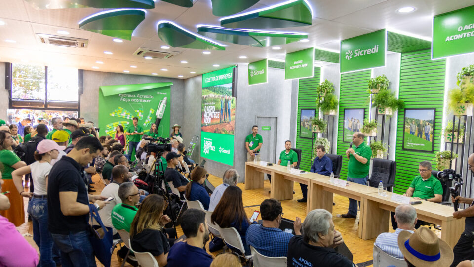 Sicredi lidera crédito rural na Agrishow 2026 e reforça protagonismo no agronegócio