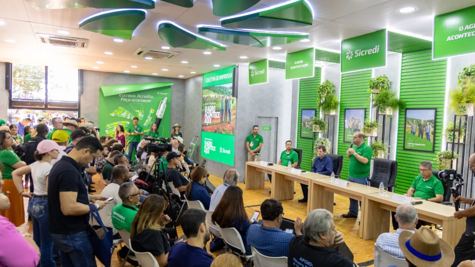 Em coletiva de imprensa na Agrishow 2026, o SIcredi reforçou sua liderança no agro ao apresentar uma carteira de crédito de R$ 123 bilhões