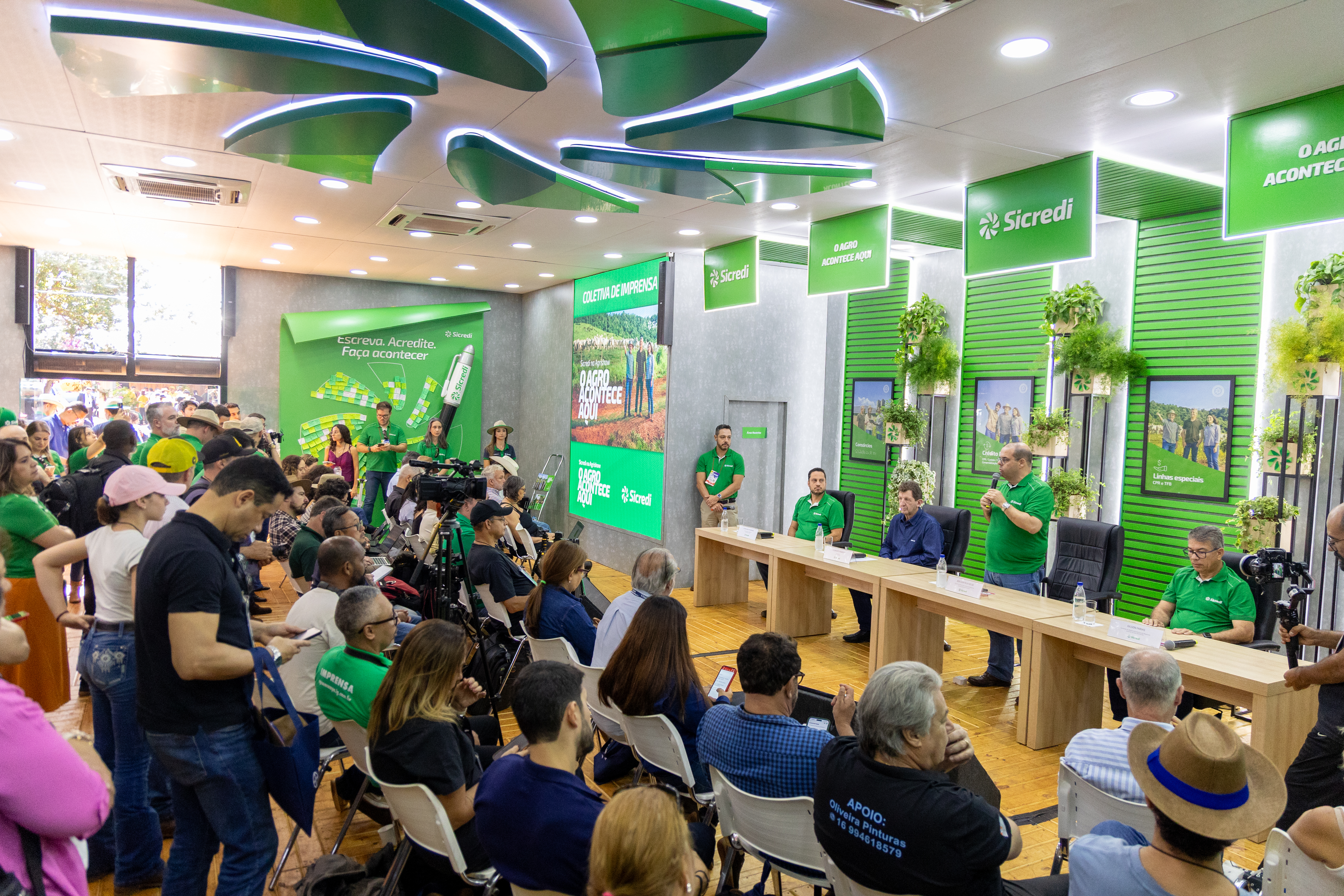 Sicredi lidera crédito rural na Agrishow 2026 e reforça protagonismo no agronegócio