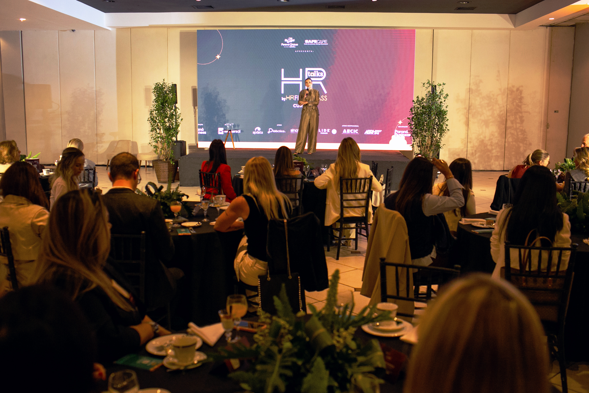 NR-1 atualizada impacta empresas e leva debate sobre saúde mental a Curitiba