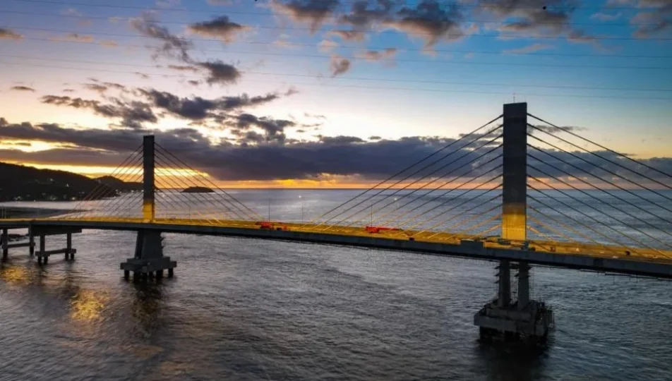Nova ligação entre Guaratuba e Matinhos substitui o ferry boat e promete transformar o litoral paranaense.
