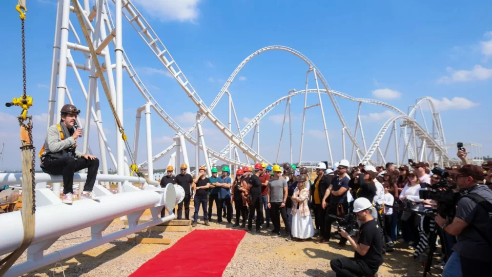 Cacau Park deve abrir ao público em 2027, mas campanha adianta experiência da maior montanha-russa da América Latina para 100 pessoas.