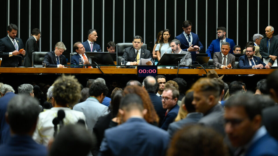 “Chora petista”; derrota do governo nos vetos à dosimetria é comemorada no Congresso: assista