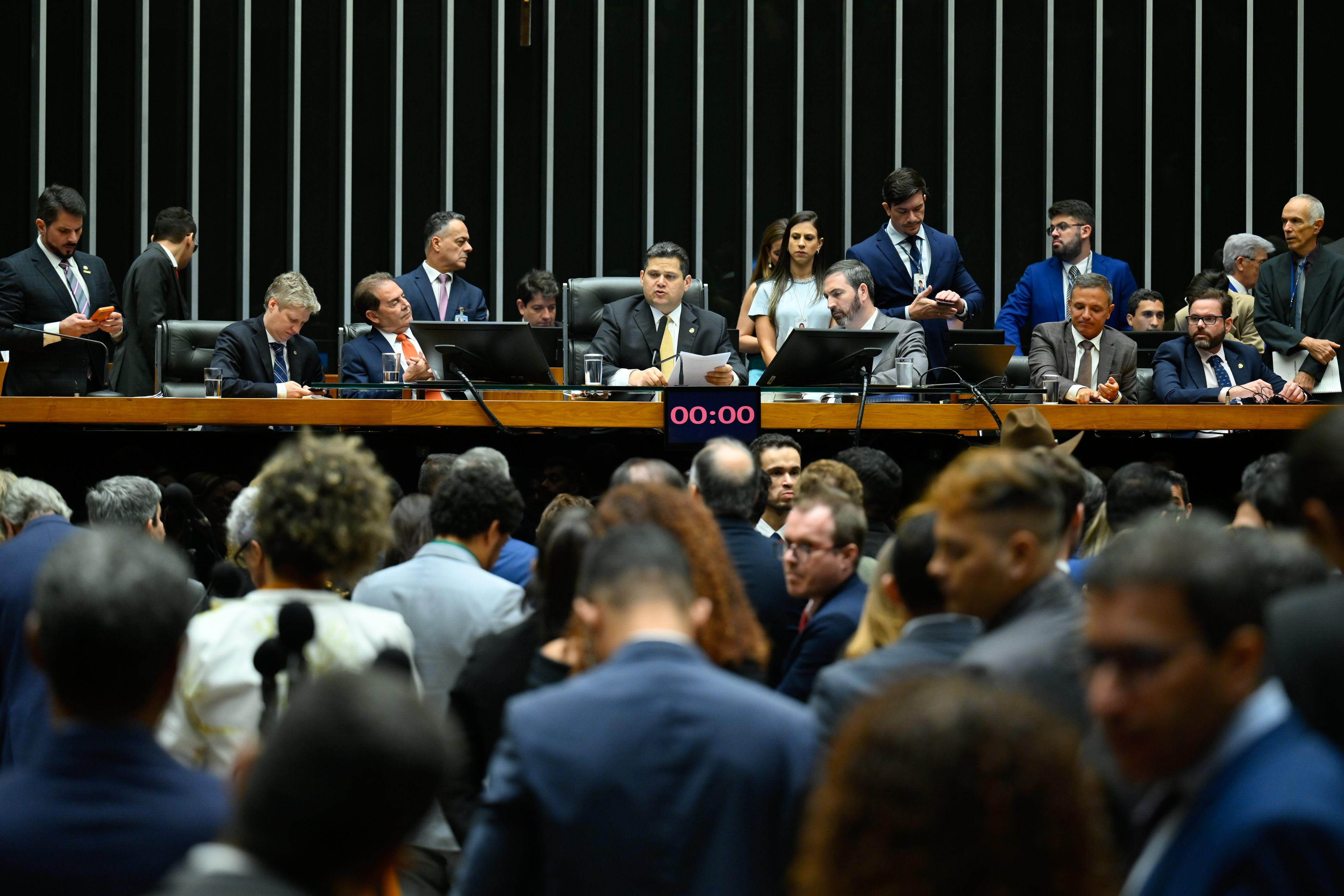 “Chora petista”; derrota do governo nos vetos à dosimetria é comemorada no Congresso