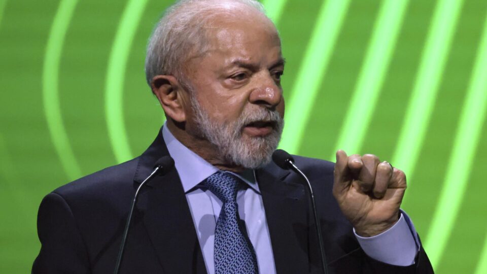 Lula silencia sobre derrotas e libera R$ 21 bilhões em crédito para caminhoneiros