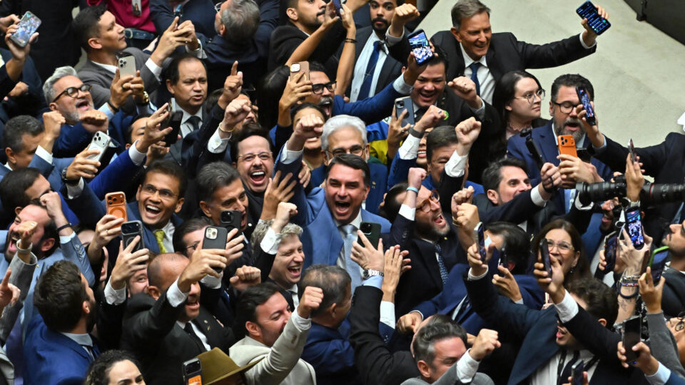 “Chora petista”; derrota do governo nos vetos à dosimetria é comemorada no Congresso: assista