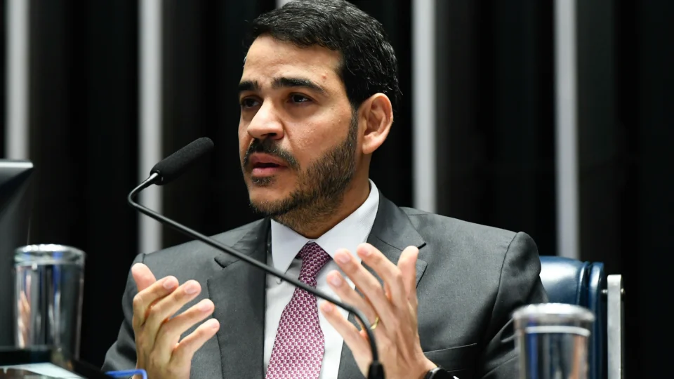 Messias diz que apoio de Mendonça foi "uma das maiores honras" de sua vida