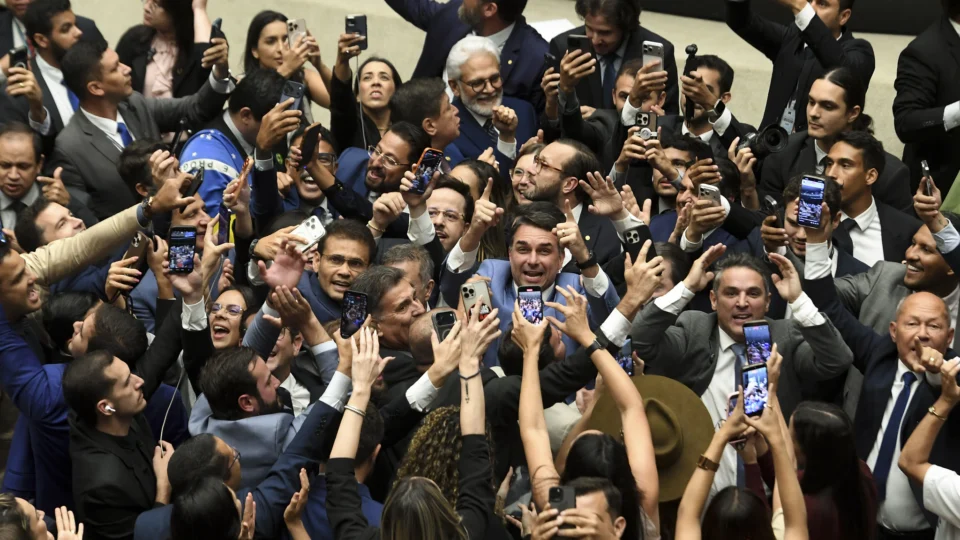 Oposição comemora derrubada de veto da dosimetria