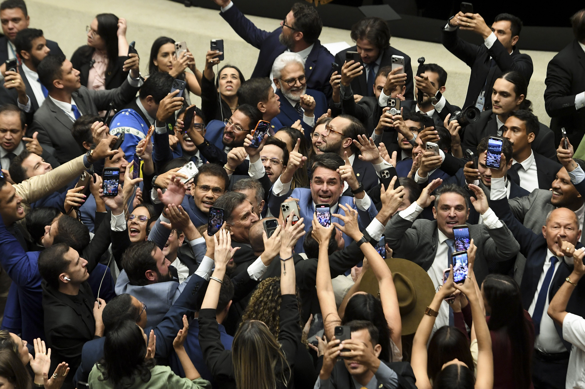 Vitórias no Congresso animam direita para eleições, anistia e CPI