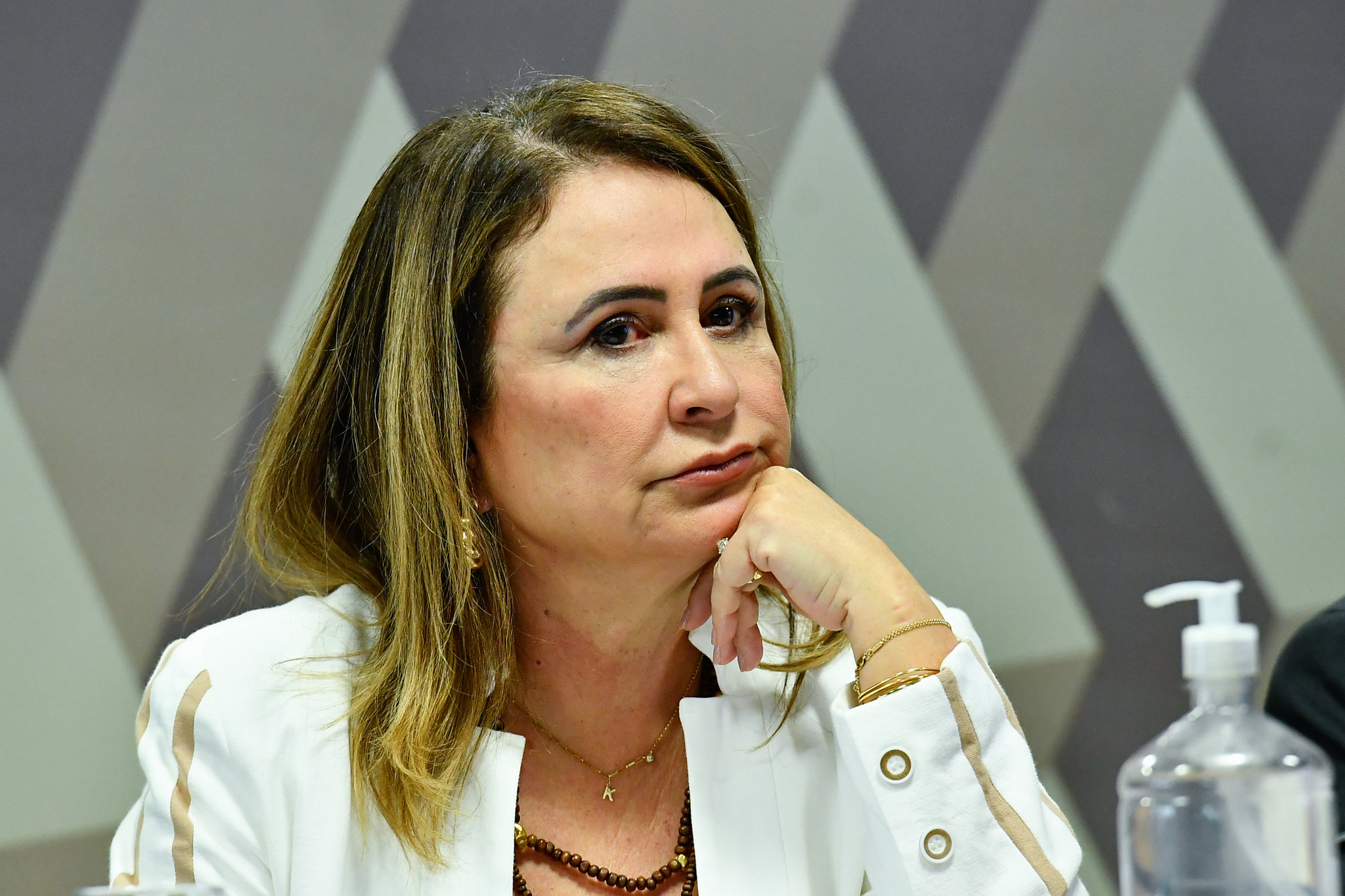 Kátia Abreu se retrata após post sobre Alcolumbre com citação a judeus e Judas