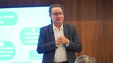 Escritor propõe divisão de vagas entre juízes, membros do MP e advogados.