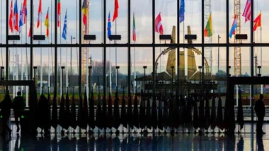 Retirada de tropas dos EUA da Alemanha gera reação da Otan e da Alemanha e reforça debate sobre defesa europeia.
