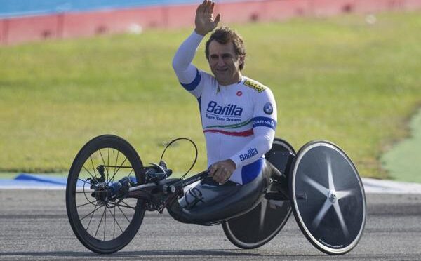 Bicampeão da Indy e tetra do esporte paralímpico, Alex Zanardi morre aos 59 anos