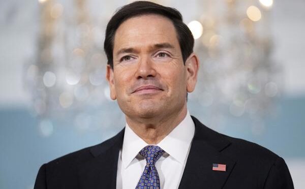 Rubio vai ao Vaticano após críticas de Trump ao papa Leão XIV para “descongelar relações”