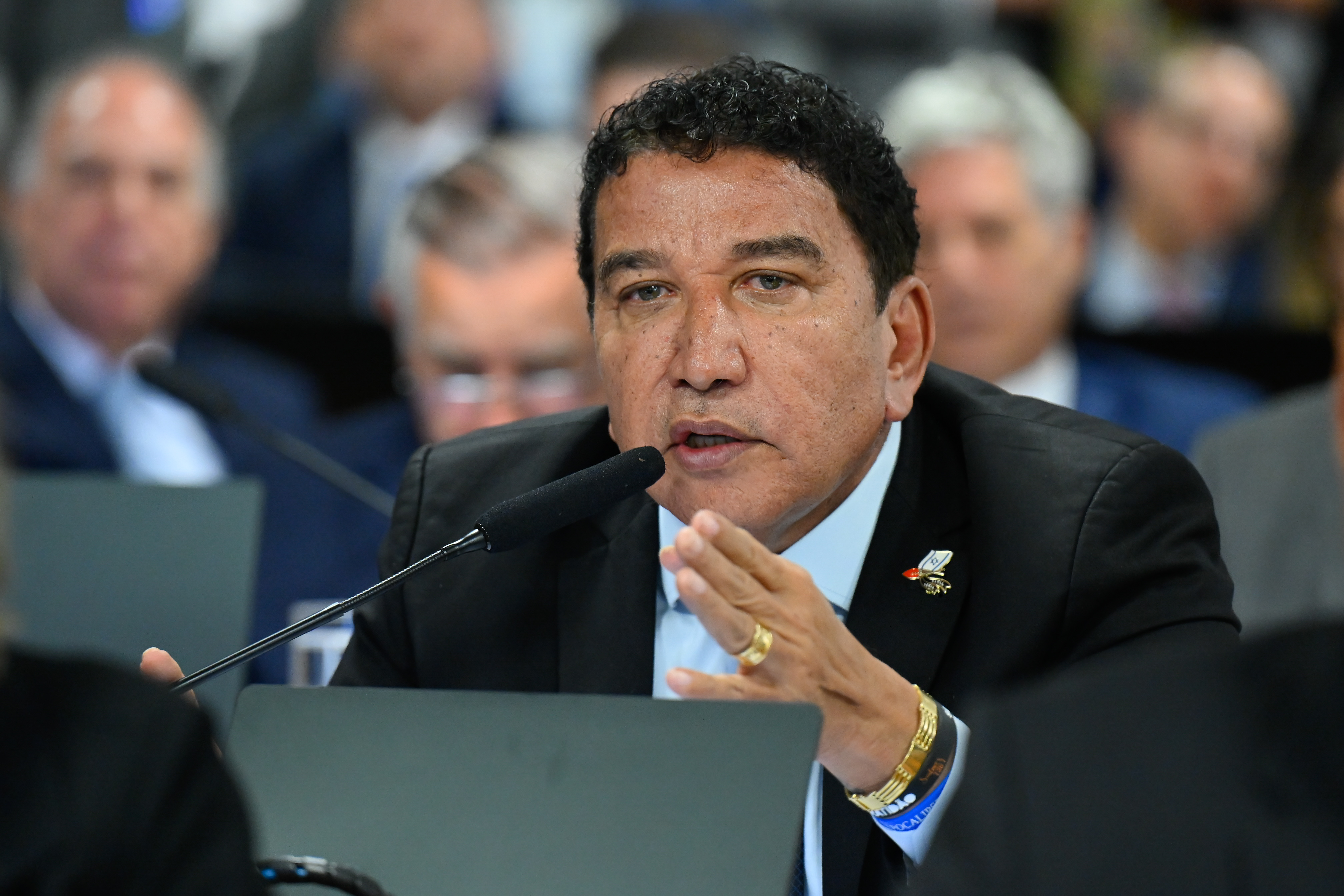 Magno Malta registra BO contra técnica de enfermagem após acusação de agressão
