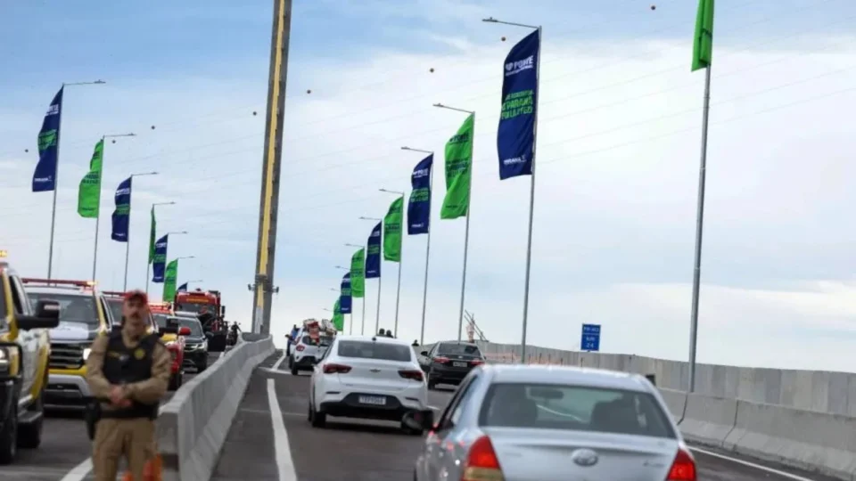 Ponte ligando Guaratuba a Matinhos foi inaugurada no feriado de Primeiro de Maio.