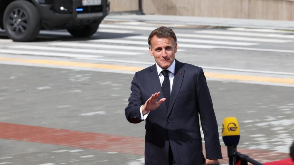 Macron perde reabertura “coordenada” de Ormuz e critica plano dos EUA: “Sem clareza”