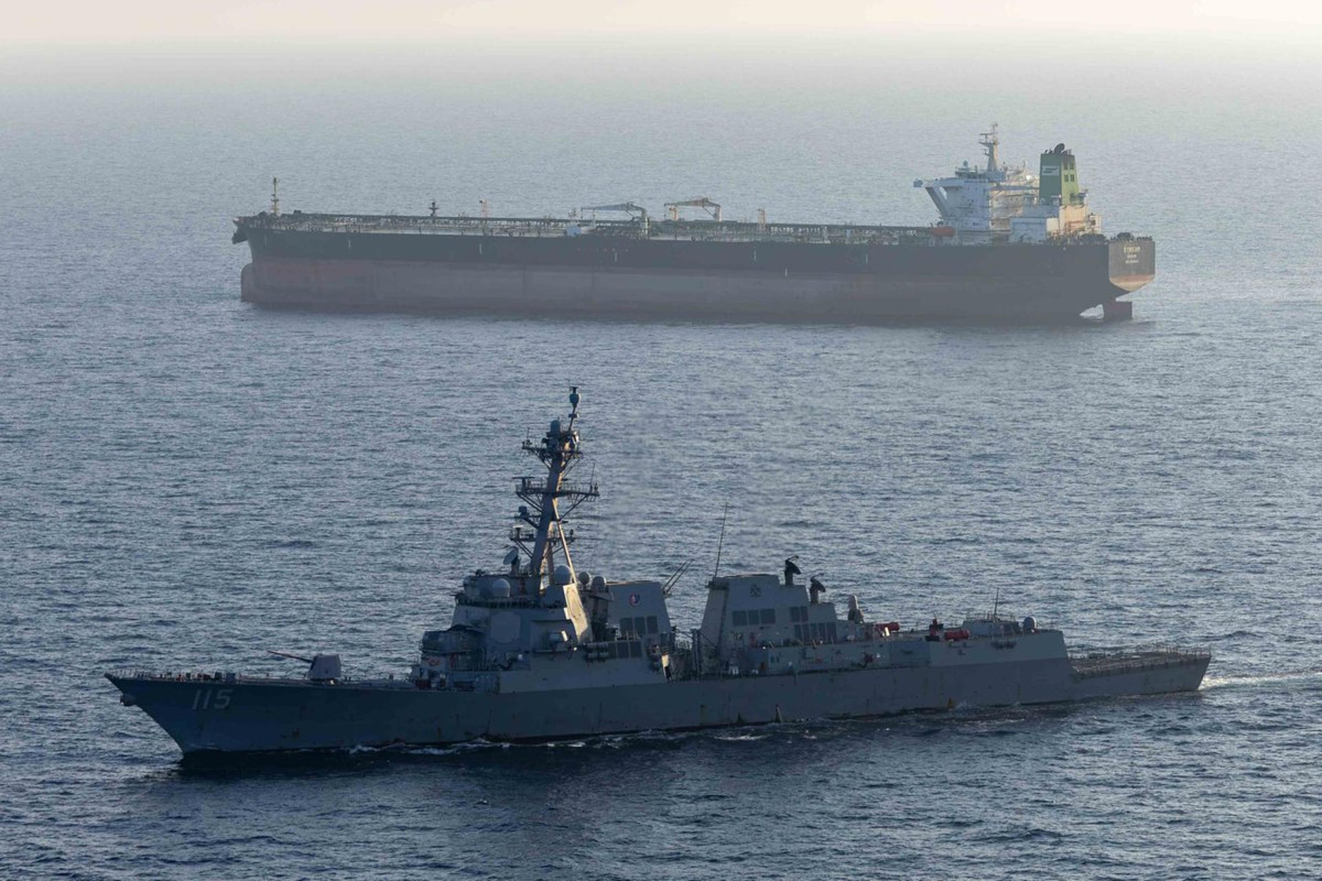 Emirados Árabes acusam Irã de terrorismo contra petroleiro estatal durante cessar-fogo