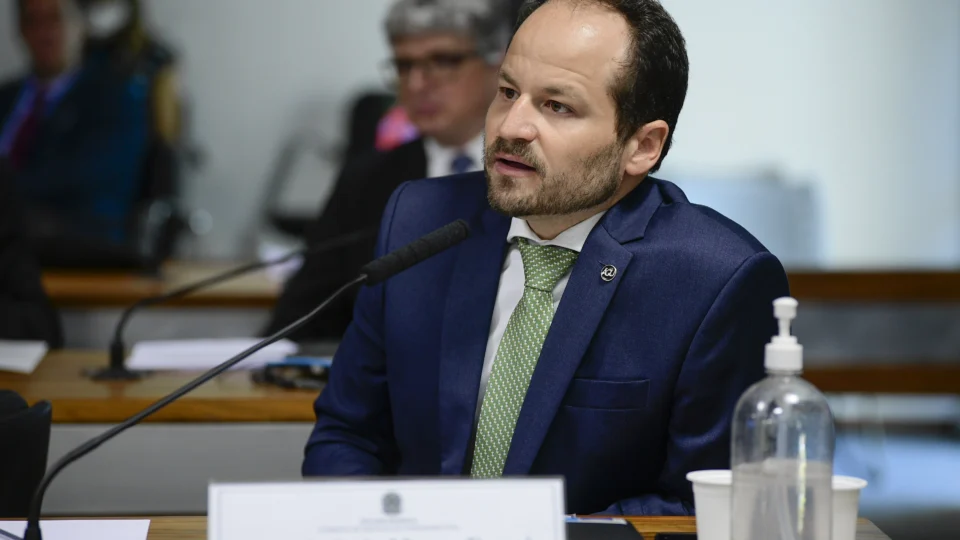 Empresa pediu responsabilização individual, mas magistrado entendeu que conduta está relacionada ao cargo.