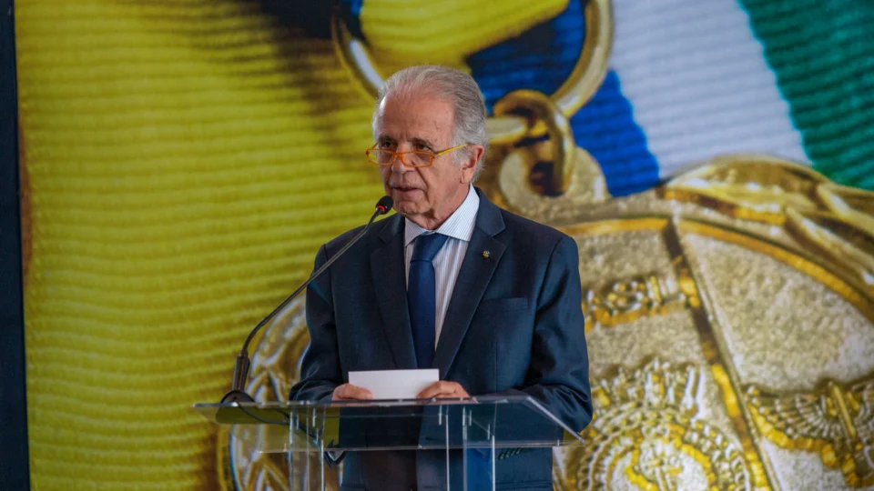 Ministro revela intenção do governo em reservar 1,5% da receita para ações na área.