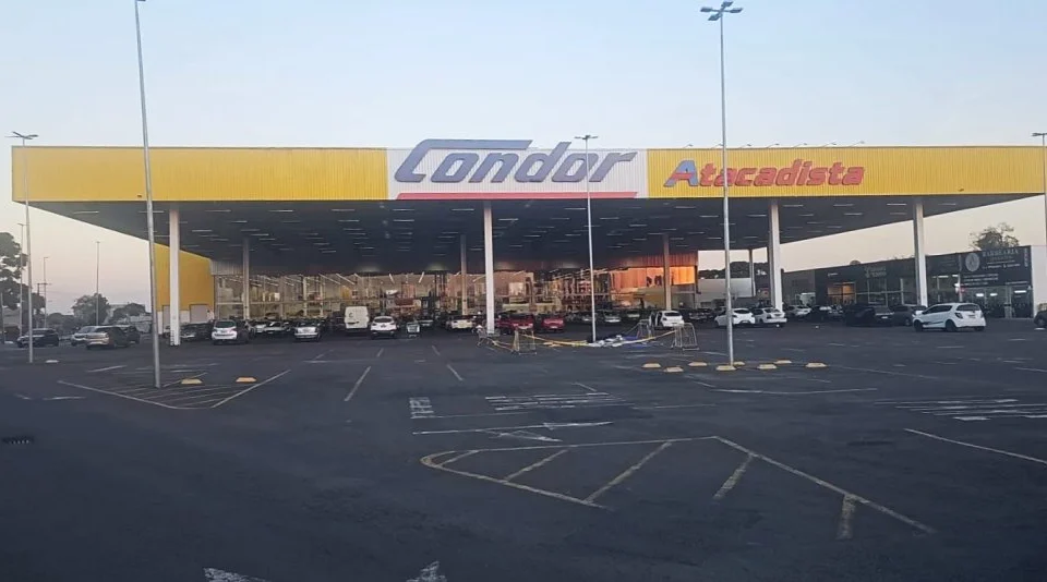 Fachada do atacarejo Condor Atacadista, ex-Gigante Atacadista