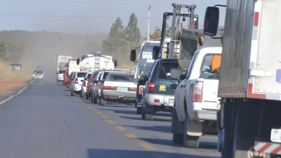 Transporte rodoviário sob pressão: alta do diesel, estradas precárias e contratos frágeis ampliam riscos e custos para transportadoras no Brasil