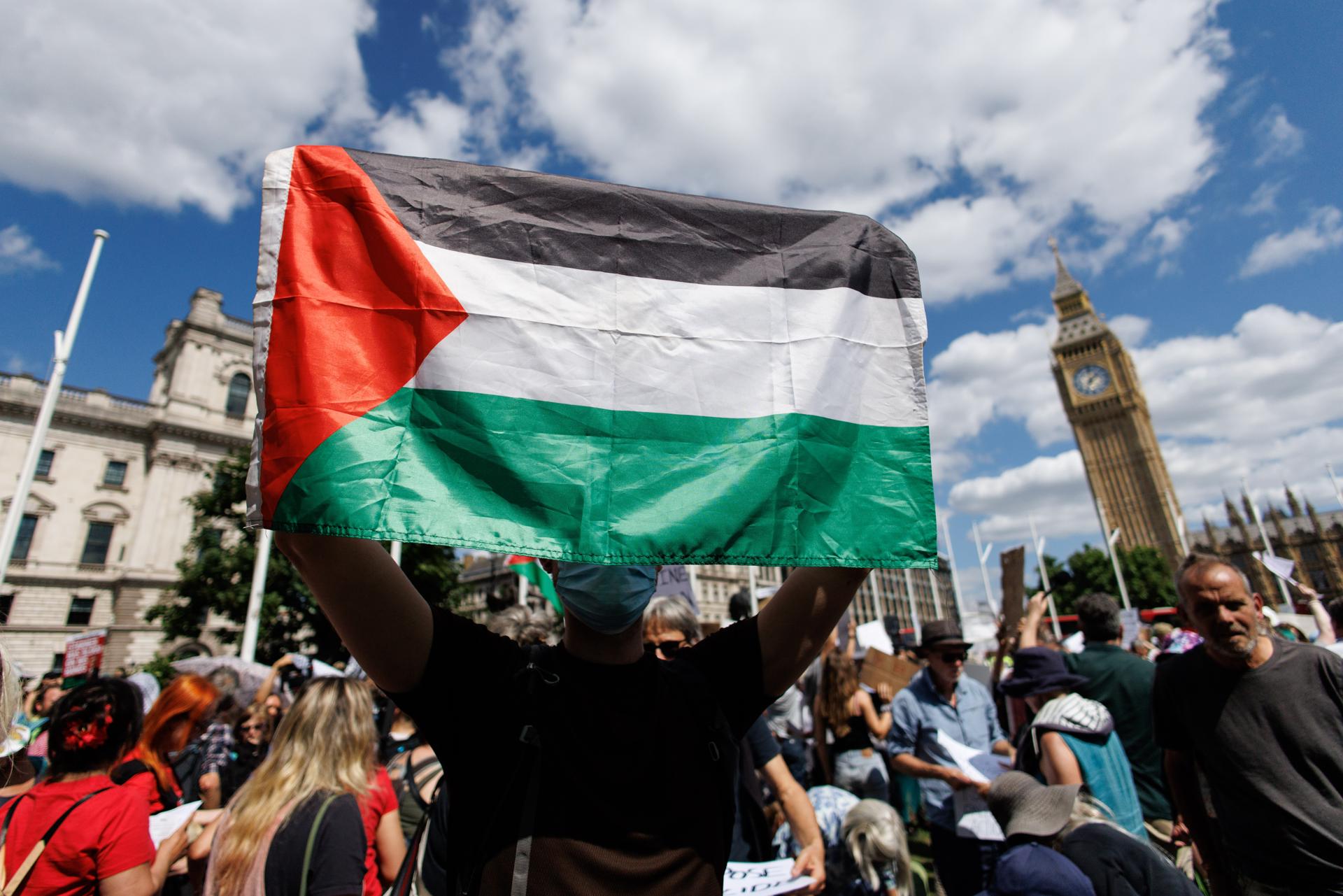 Justiça do Reino Unido condena ativistas pró-Palestina por ataque violento a empresa israelense