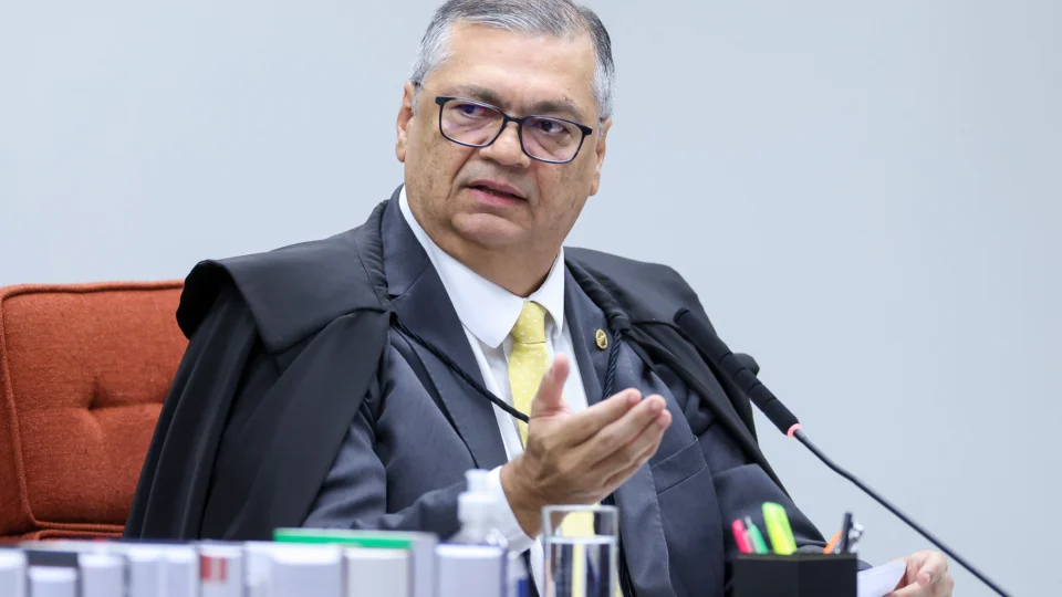 Dino proíbe governo de reter taxas da CVM e cobra reforço na fiscalização do mercado de capitais