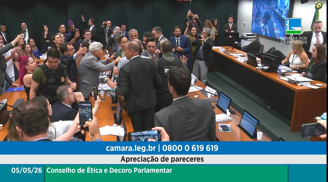 Deputado do PT pede que Chiquini seja expulso de sessão durante bate-boca